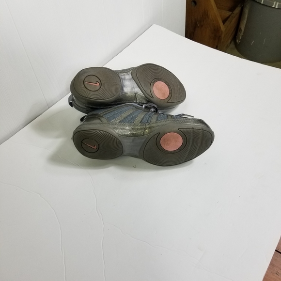Nike shoes silver size 6.5 - Picture 5 of 9